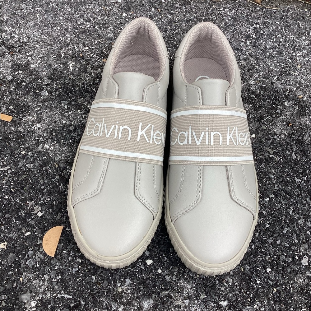 Calvin Klein Women's Clairen Sneaker size 5.5 new